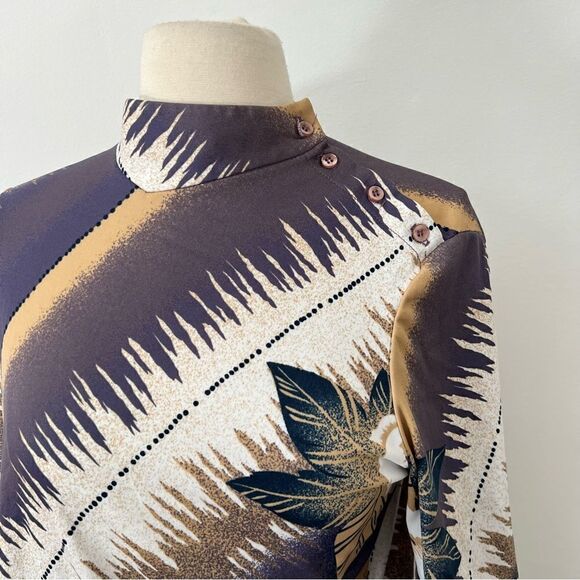 Vintage 1970s Mock Side Button Neck Tropical Hawaiian Blouse - Picture 7 of 11